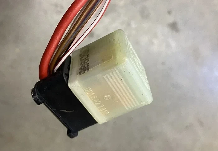 Mercedes E-Class Relay SWF (Part No - 898135)